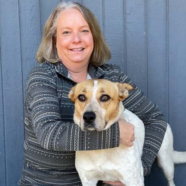 Meet Dr Julee Pickering La Pine Veterinarian