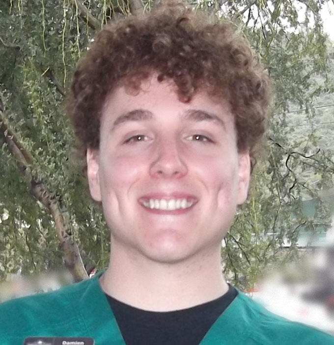 Meet Damian Bowen Cave Creek Veterinary Technician