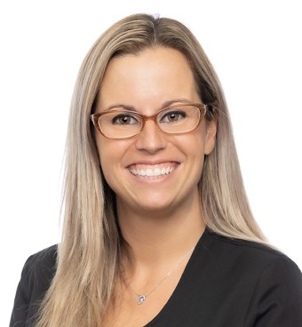 Julie, Saint-Laurent Dental Assistant