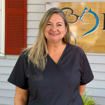 Jessica R, receptionist at Douglasville Veterinary Hospital
