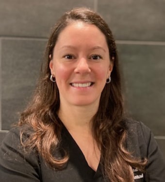 Chantal, Denturologiste