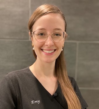Emy, Hygiéniste