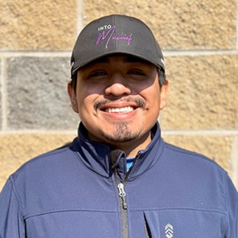 Erick, Versailles  Barn Assistant