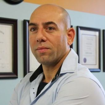 Arafat, Mississauga Denturist