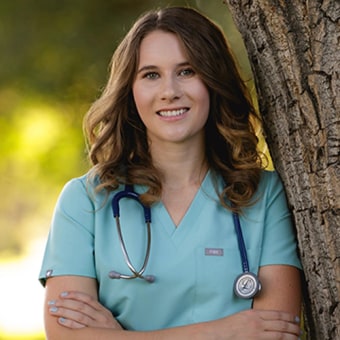 Dr. Cindy Schepp, Versailles Equine Veterinary Intern